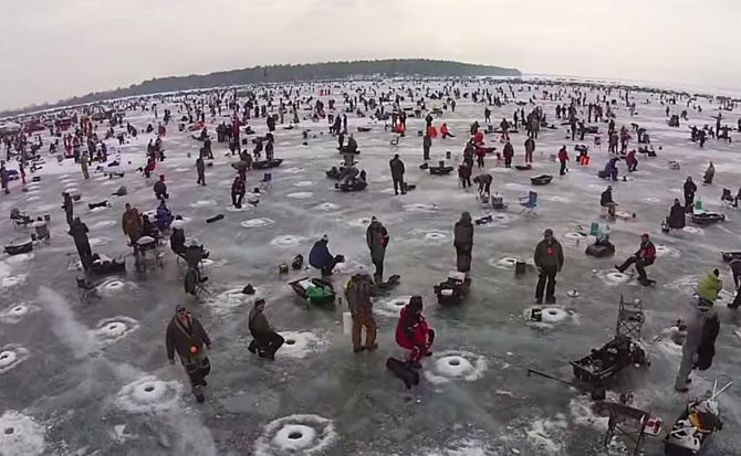 Крупнейший в мире турнир по подледной рыбалке собрал 11 000 участников