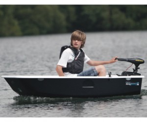BoatBox за считанные секунды превращается в лодку для рыбалки