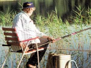 Александру Ширвиндту, как заядлому любителю рыбалки, впору давать медаль «За выслугу лет»
