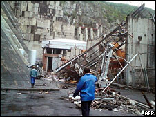 Найти выживших в аварии на Саяно-Шушенской ГЭС остается все меньше... (репортаж BBC)