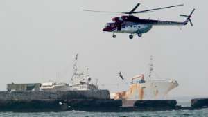 Из-за ледохода шестерых рыбаков с острова Воронежский эвакуировали на вертолете