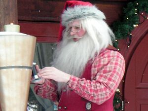 Деду Морозу норвежский коллега Санта Юлениссен подарил семгу