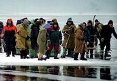 Вчера в Финском заливе 28 рыбаков унесло от берега на льдинах