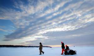 Наблюдательный, отважный 19-летний рыболов спас жизнь 20 любителям зимней рыбалки на озере Эри (Канада)