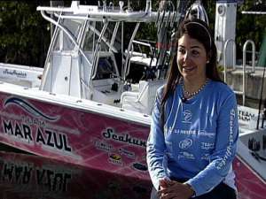 Рыболовный гламур: девочка на розовой лодке возглавляет рейтинг рыболовов World Billfish Series