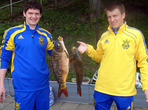 После победы над сборной Литвы, украинская сборная по футболу отправилась на рыбалку