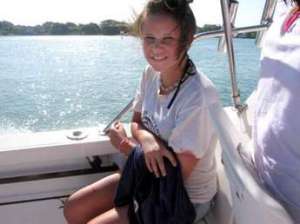 14-ти летнюю девочку метровая  барракуда атаковала прямо в лодке