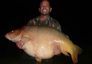 Рекорды рыбалки: В Венгрии пойман зеркальный карп весом более 45 кг