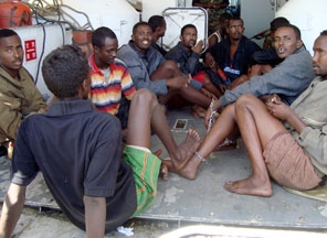 200 сомалийских пиратов и браконьеров добровольно отказались от преступного промысла